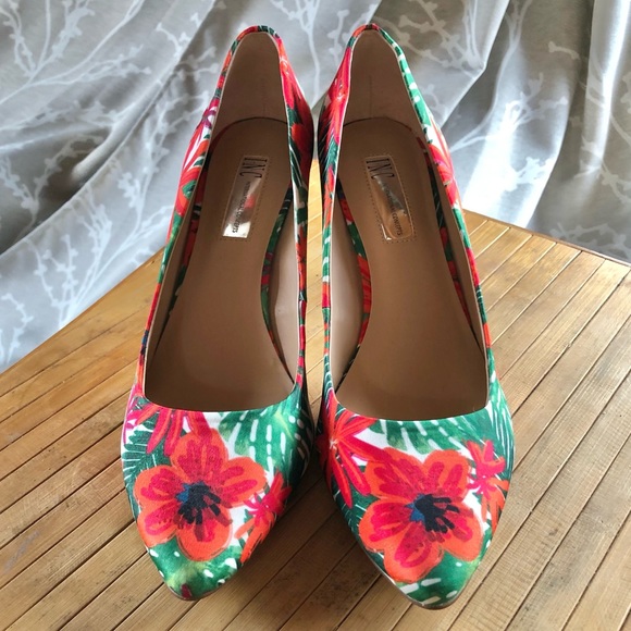 Tropical Tiki Floral Pumps 9.5M, Zitah5 by INC - Picture 2 of 9